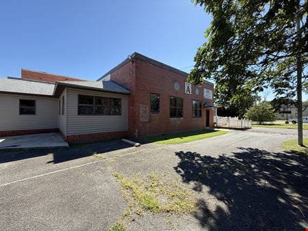 6 N Maple Ave