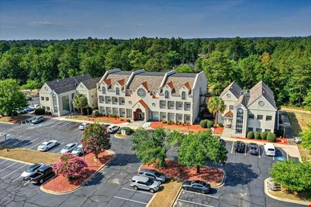 5000 Woodside Executive Ct