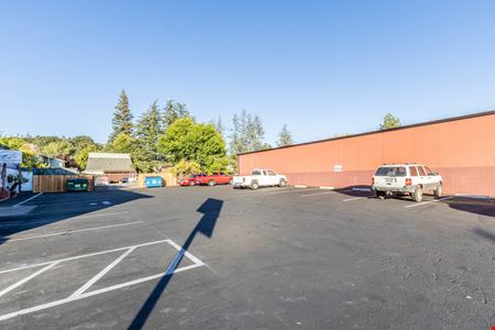 High Exposure Retail Building w/ Rear Yard Area