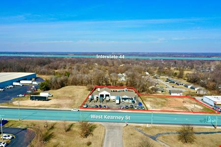 4,512 SF Office / Warehouse Building For Sale with 1.66 Acres near I-44