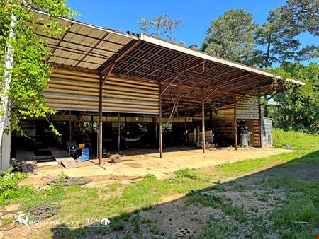 ±5,000 SF Auto-Service Garage For Sale