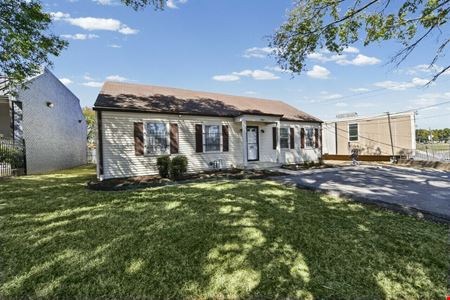 2807 Foster Ave