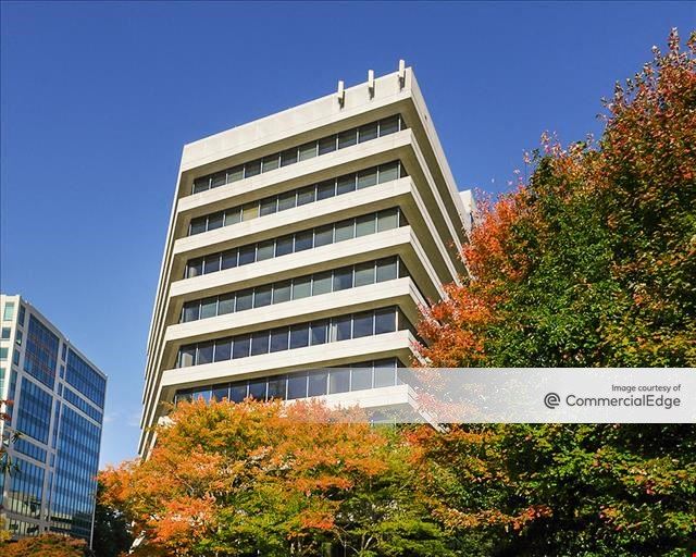 One Lakeside Commons