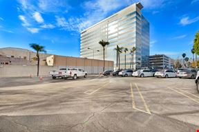 401 W 4th St Corner Lot w Parking