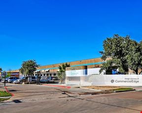 North Freeway Business Center - 4555 Airline Drive