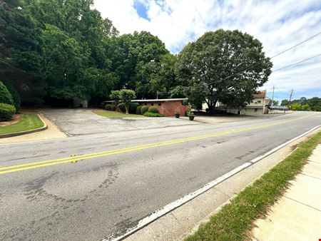 Office / Retail Building For Lease