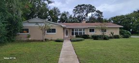 Downtown Deland Shared Office Space for Lease
