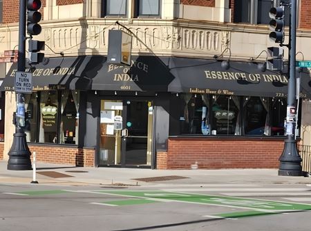 Retail space for Sale at Lincoln Square Corner Restaurant For Sale in Chicago