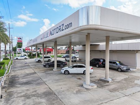 Retail space for Sale at Redevelopment Opportunity with Dual Frontage at Signaled Intersection in Kenner