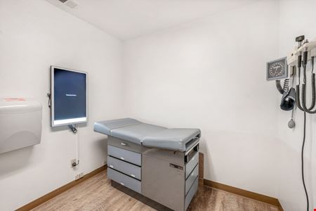 ±1,336 - 2,672 SF Professional First Class Office Space