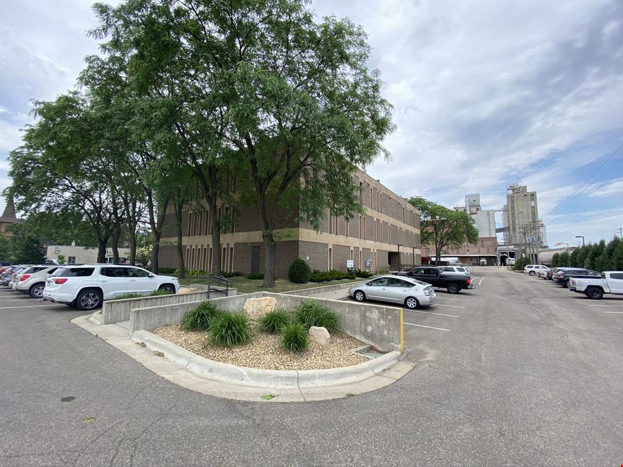 424 N Riverfront Dr