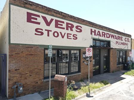 Retail space for Rent at 109 W Walnut Street in Denton