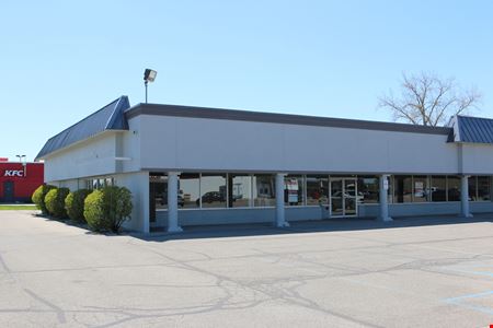 1,000 SF Bay Plaza Retail/Commercial Suite