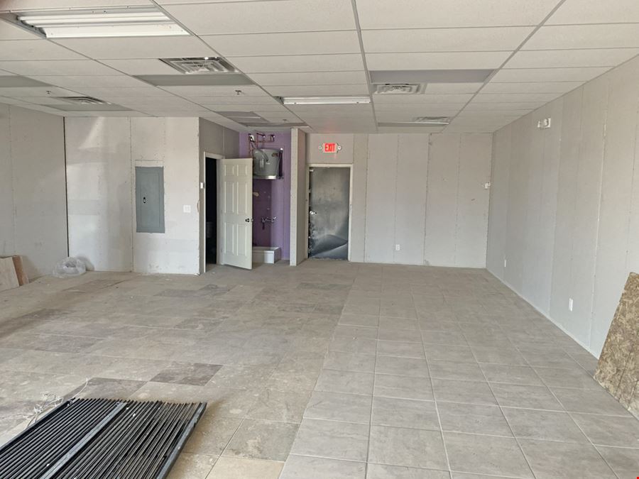 Retail property in Phoenix, AZ