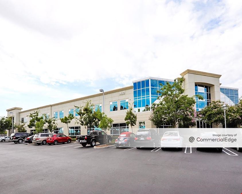 Blue Oaks Corporate Center