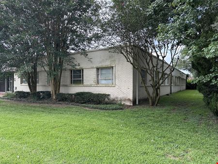River Oaks Office Building for Lease - 2121 San Felipe St, Houston, TX 77019-5668