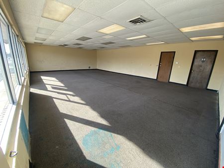 RETAIL/OFFICE WITH WAREHOUSE