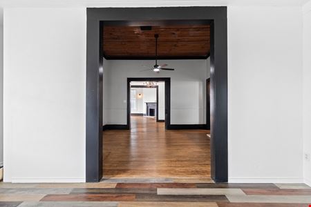 Charming Commercial Space in High-Traffic Location – Ideal for Café, Retail, Boutique, or Showroom Use