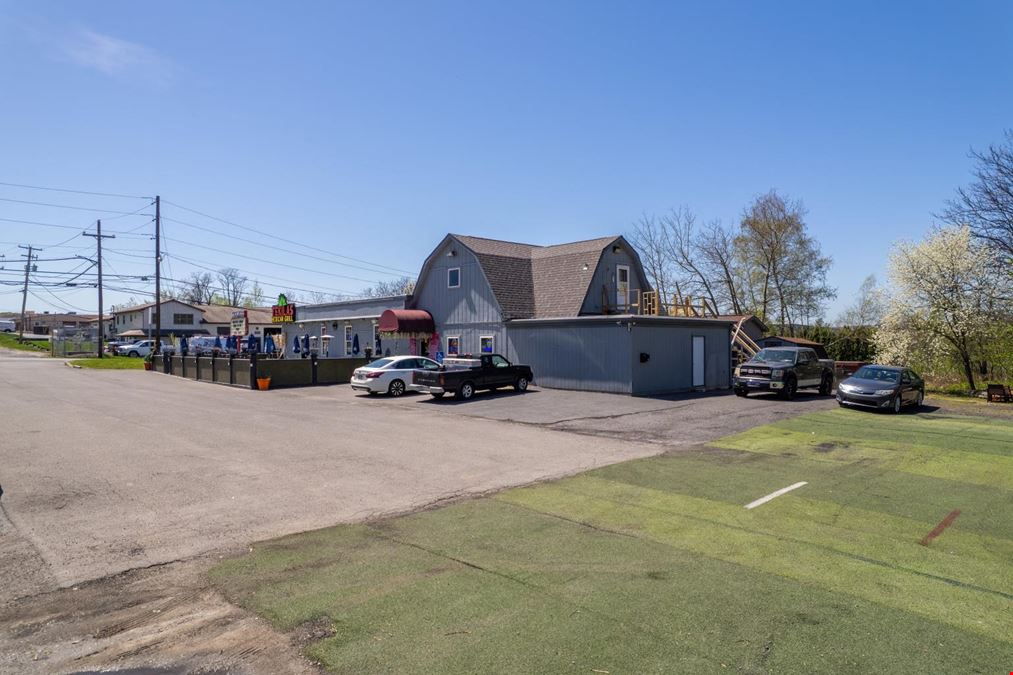 Restaurant & Bar Near CenterPoint on Two Acres