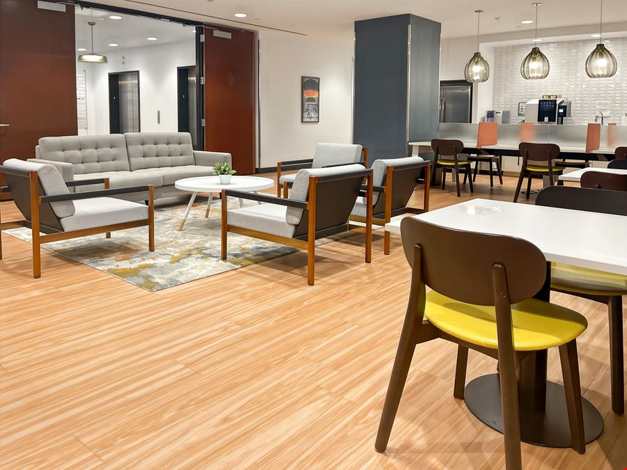 Regus - Newport Beach - 5000 Birch Street