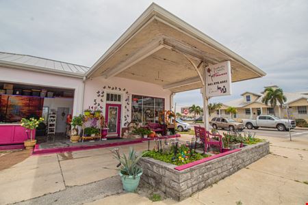 Free-standing Retail at Signalized Corner
