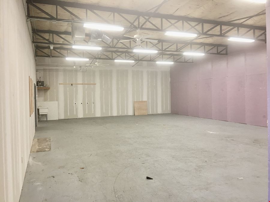 END CAP RETAIL NEAR PARK CENTRE