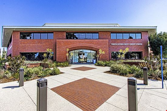 Premier Workspaces - CTR - Irvine Centerstone Plaza