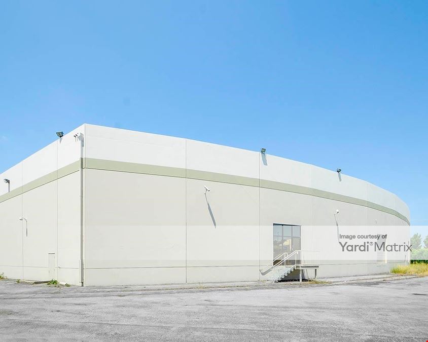 Trimble Distribution Center - 500-620 East Trimble Road