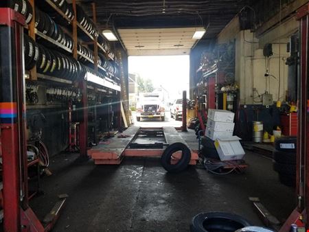 2611 Pine Ave - Established Repair Center