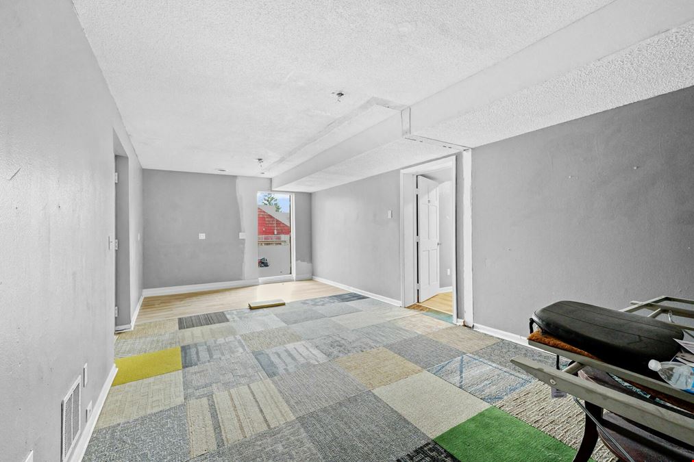 5532 Douglas Rd