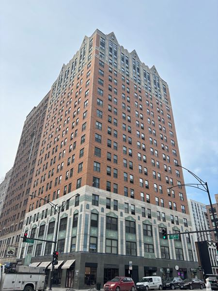 Office space for Rent at 1150 N State in Chicago