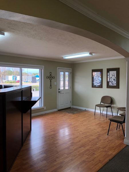 Office space for Sale at 1,980 SF Building For Retail/Office Use in Texarkana