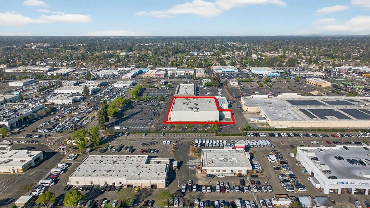 ±36,319 SF Blackstone Ave Retail Building