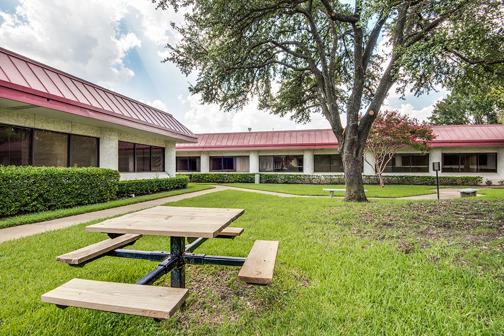 9550 Forest Ln, Dallas, TX 75243