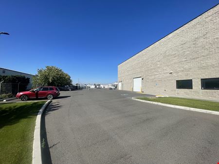Industrial Warehouse & Showroom for Sublease