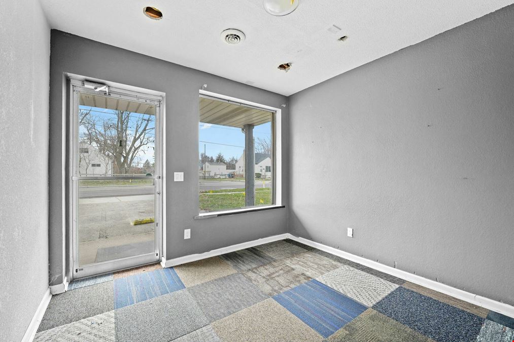 5532 Douglas Rd