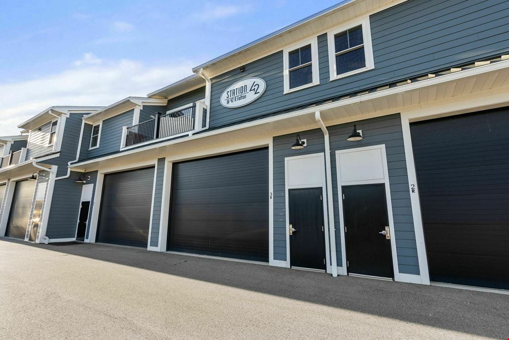 Felton Street Garage 42 Felton St 3R, Waltham, MA 02453