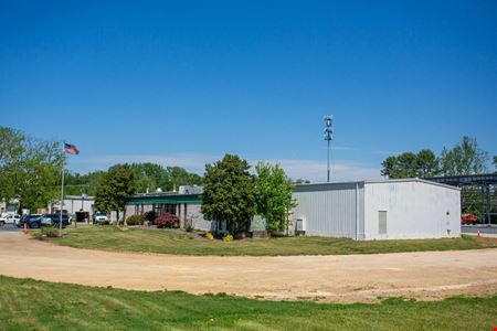 FLEXIBLE INDUSTRIAL SUBLEASE WITH OFFICE & WAREHOUSE SPACE NEAR I-64