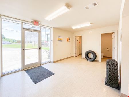Airline Hwy Office/ Warehouse with Drive-Thru Access and Yard