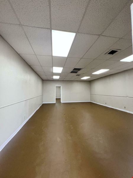 Dyer frontage retail FOR LEASE