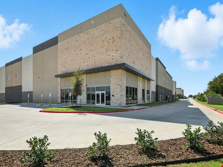 Commercial space at Lakeside Business Center II in Flower Mound