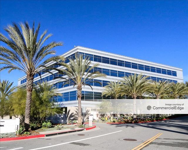 800 Corporate Pointe