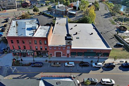 10 W Main St
