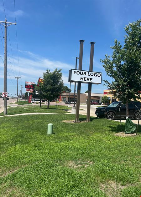 1730 East 10th Street (Former Caribou Coffee)