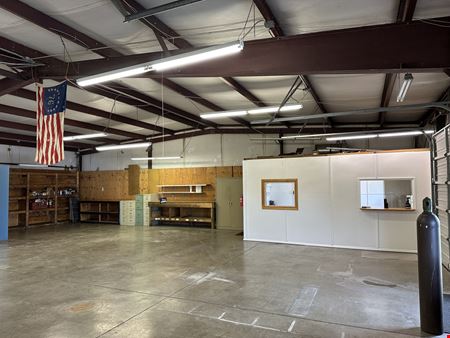5,000 SF Office / Warehouse Building For Lease in Nixa
