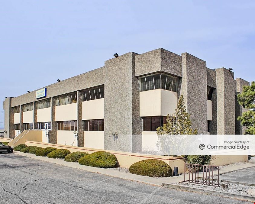 2501 Yale Blvd