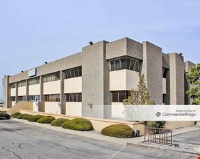 2501 Yale Blvd