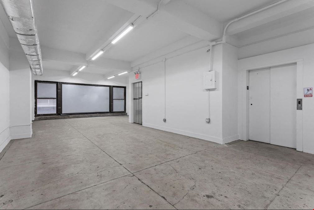 218 W 37th St