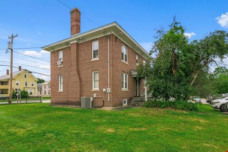 93 Roxbury St