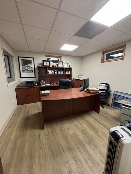 1040-1050 Industrial Parkway 